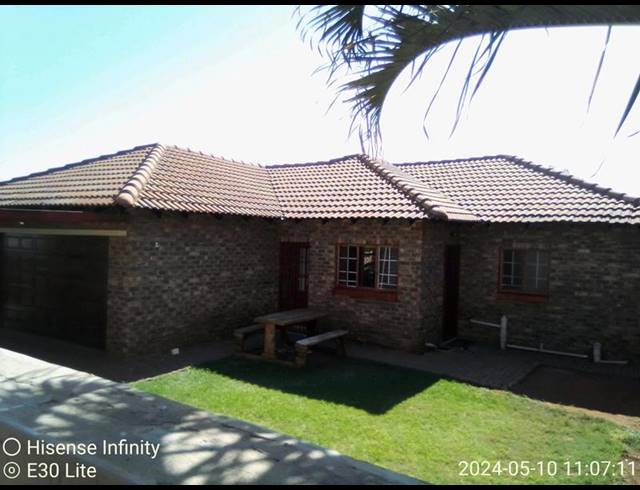 3 BEDROOM HOUSE FOR SALE IN THE ORCHARDS